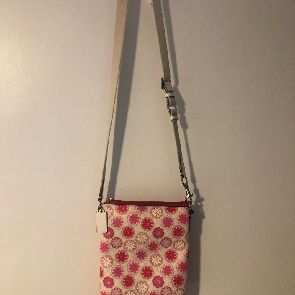 Coach Leather Signature Swing Pack Flower Art Pattern, Crossbody Bag Pink/white - Picture 2 of 8